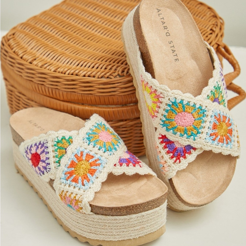 🌼 ALTAR’D STATE Paige Crochet Granny Squares Espadrille Platform Sandals